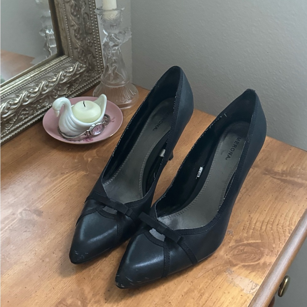 ✨sold ✨Black bow kitten heels